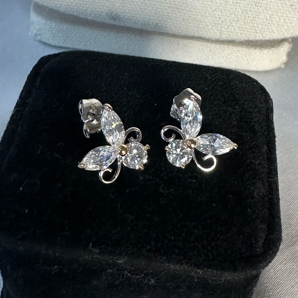 Dainty prong set cubic zirconia floral motif earrings